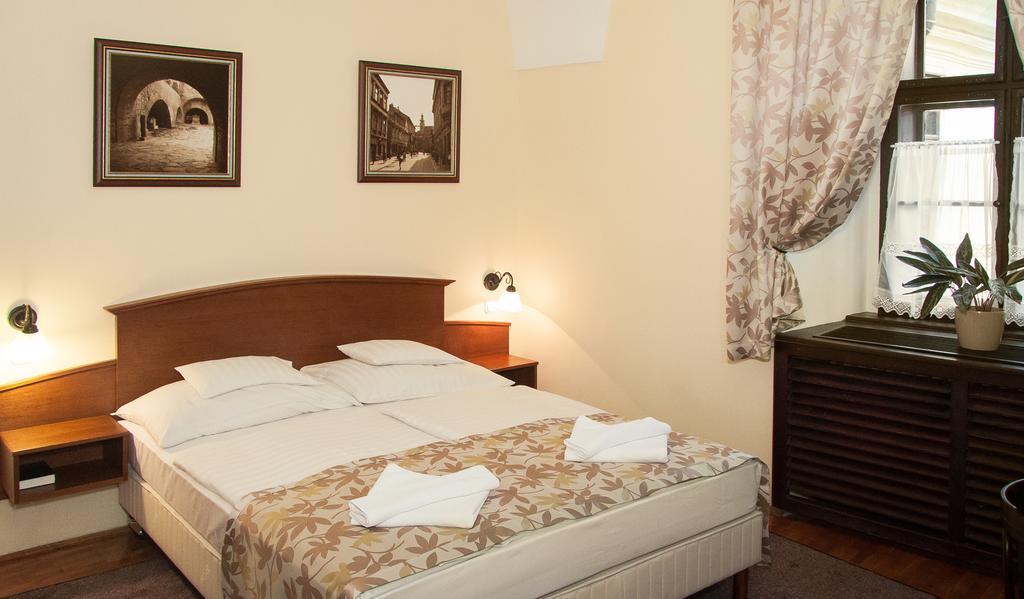Hotel Klastrom Győr Exteriör bild