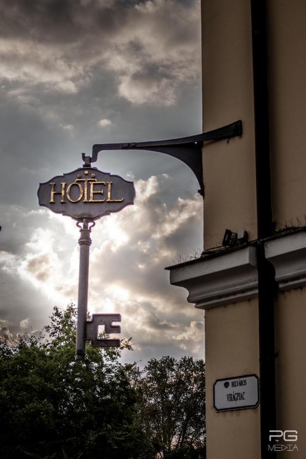 Hotel Klastrom Győr Exteriör bild